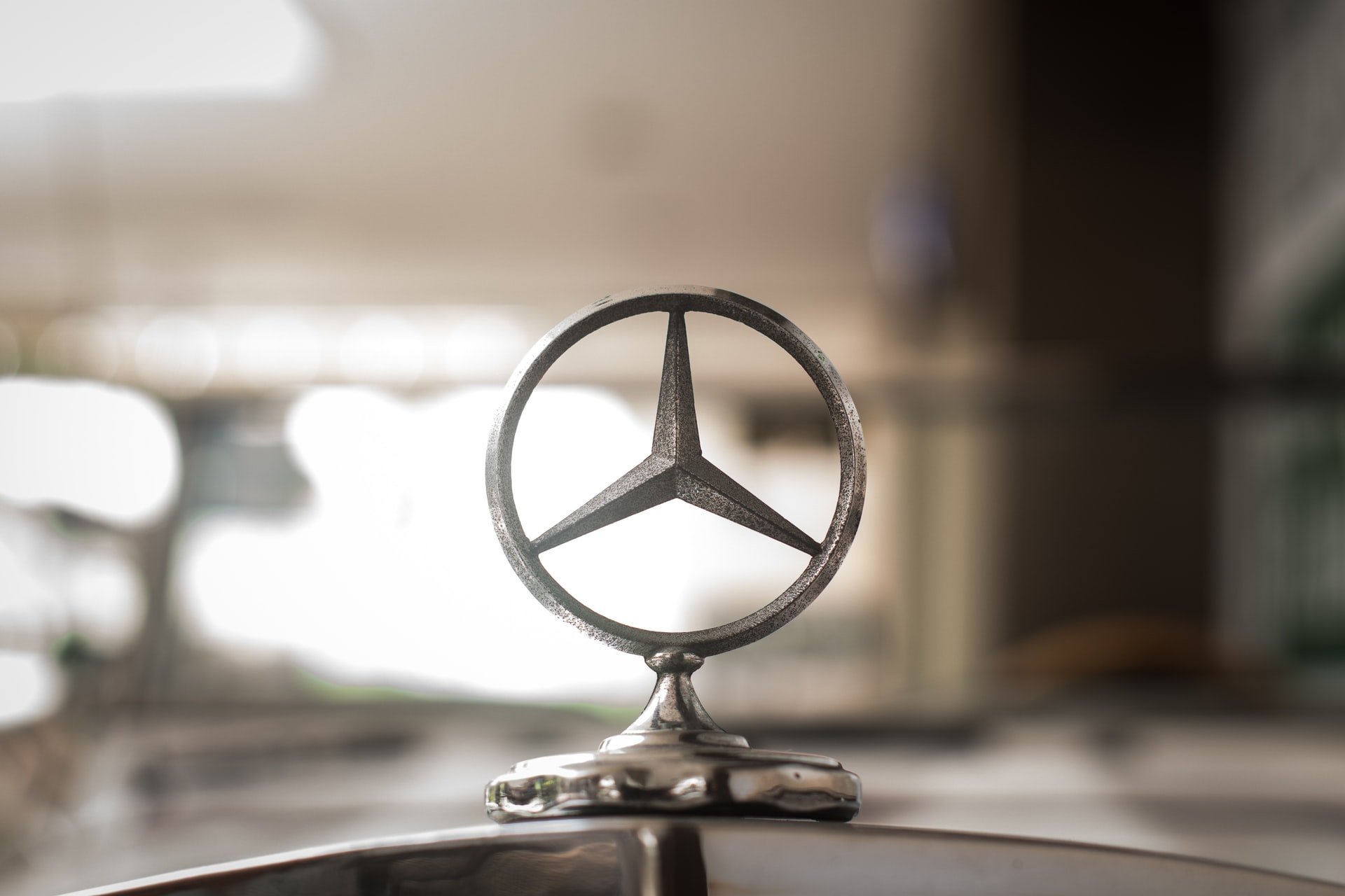 مجموعة دايملر وسهم مرسيدس: الجودة والقيمة في قطاع السيارات
